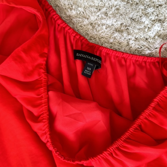 ❤️ Banana Republic one-shoulder mini dress perfect for Valentine’s Day - Picture 3 of 3